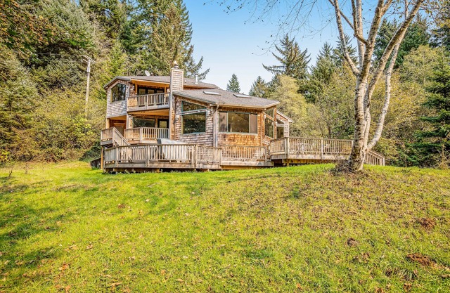 Luxury Riverfront Home w/Several Acres, Hot Tub & Swimming Holes - Dogs OK