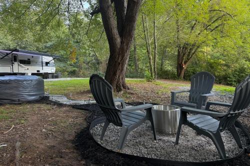 Luxury RV - Hot Tub - Fire Pit - Outdoor Serenity