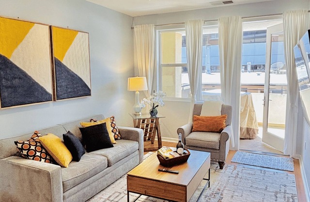 Luxury San Diego Condo - Balcony, Desk, Pool, Gym & EV Charger