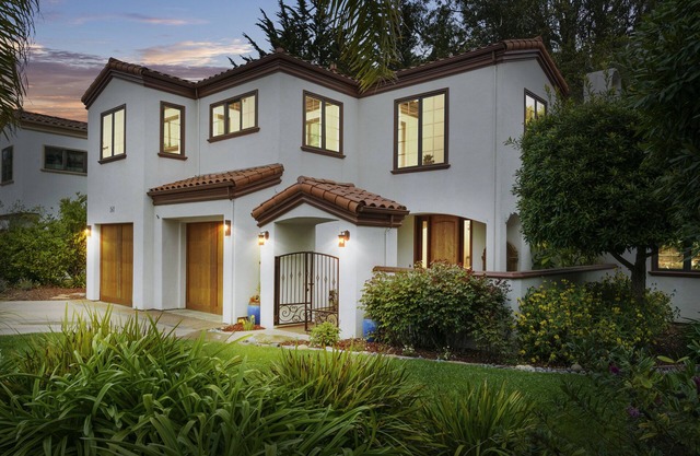 Luxury Santa Cruz Villa: Beachside Paradise with New Hot Tub & Fast Wi-Fi