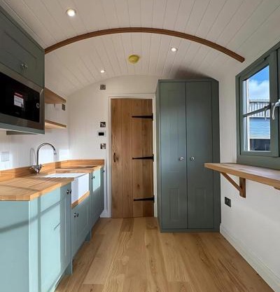 Luxury Shepherds Hut near Glamorgan Coast