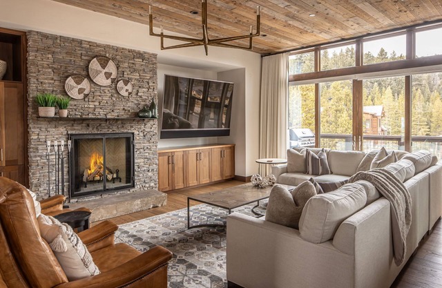 Luxury Ski-in/Ski-out Spanish Peaks Home; Pet Friendly with Private Hot Tub!