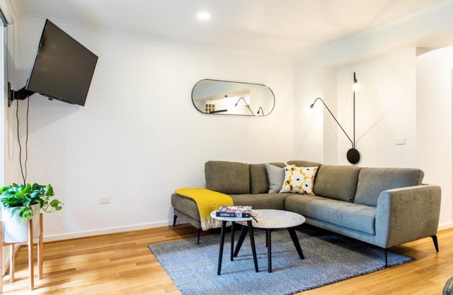 Luxury spacious 2 Bedroom Fitzroy Apartment