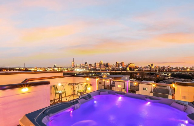 Luxury Stay With Rooftop Views in Prime Location