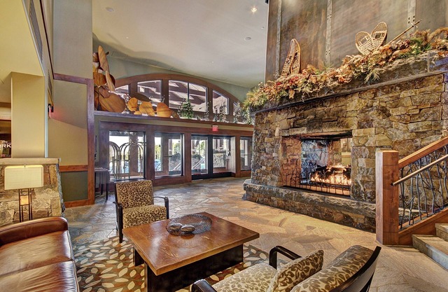 Luxury Studio Steps From Winter Activities, Sleeps 4! Studio Bedroom Condo by RedAwning