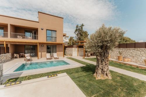 Luxury Suites with private pool and BBQ by Kalles Homes & Suites