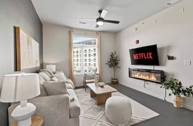 Luxury Unit w/Pool + Gym | LCP Collection