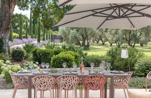 Luxury villa in Saint Rémy de Provence - La Carte Postale