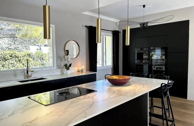 Luxury villa Aix-en-Provence swimming pool/Jacuzzi - sleeps 10