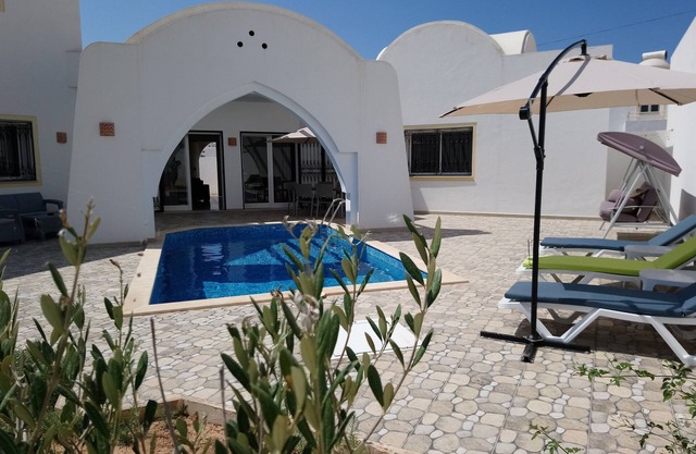 Luxury villa with pool and 3 bedrooms, furnished and equipped - Djerba Houmet Souk