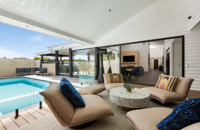 Luxury Villas Ocean Beach Road (Solar Heated Pool)