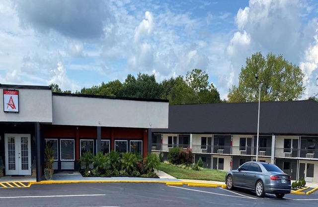 Lx Hotel, Powered by ACW Circle
