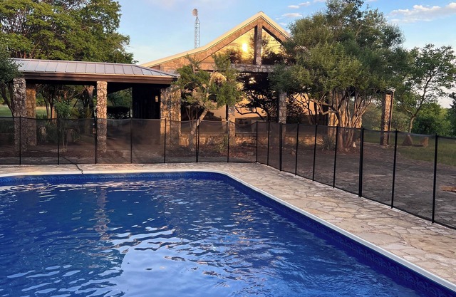 M'walimu 4 BR w/Pool, Farm Stay- Flower Farm, Goats, Pigs, Disc Golf!