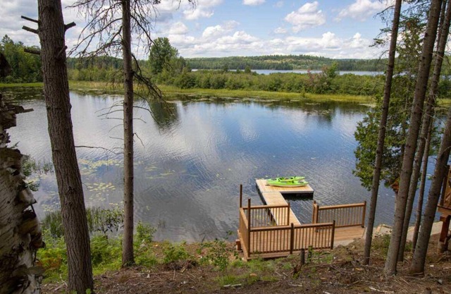 Madawaska Memories- 4BR Waterfront Cottage with Hot Tub and Unlimited Wi-Fi