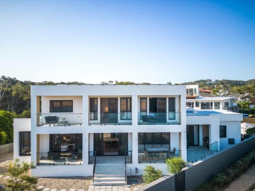 Maggie's by Coast Hosting