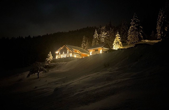 Magnificent 4* gite for 15 people in the mountains. Extraordinary view.