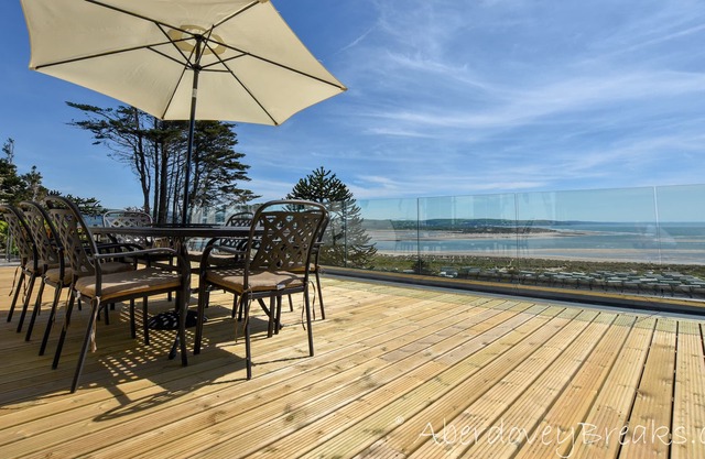 Magnificent 5 Bedroom Property, Sleeps up to 10, Stunning Views.