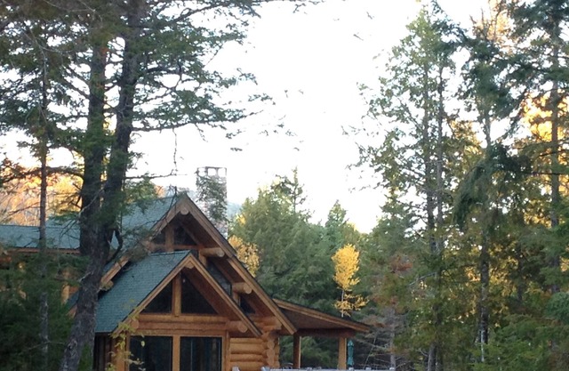 Magnificent Handcrafted Log Home on Beautiful--BIG TUNK LAKE 🏠