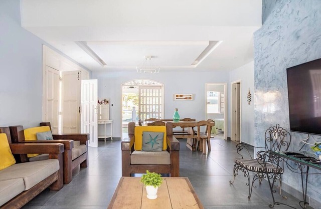 Magnificent house in front of Garatucaia Beach