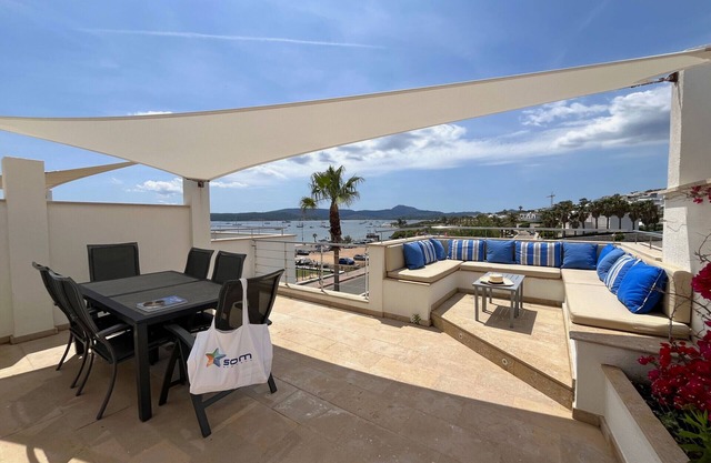 Magnificent house with spectacular sea views