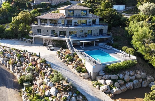 Magnificent Villa 400 m from the sea