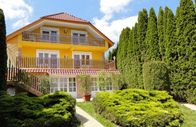 Magyar Apartmanház IV.