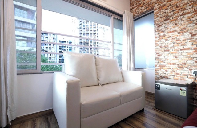 Mahindra & Mahindra-2 bedroom/wifi /Comp Breakfast