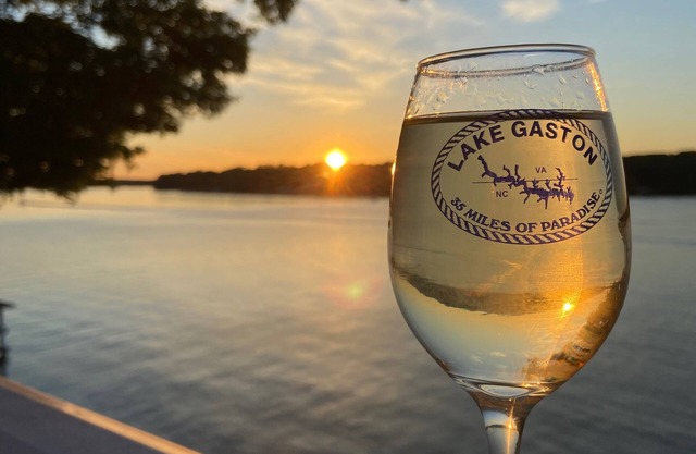 Main Lake Luxury and spectacular panoramic views! Sleeps 8!