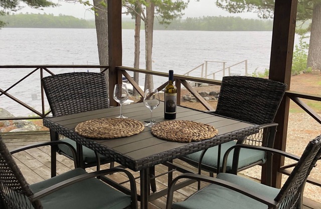 Maine Lakefront retreat on Chemo Pond. 1 hour to popular Acadia National Park.