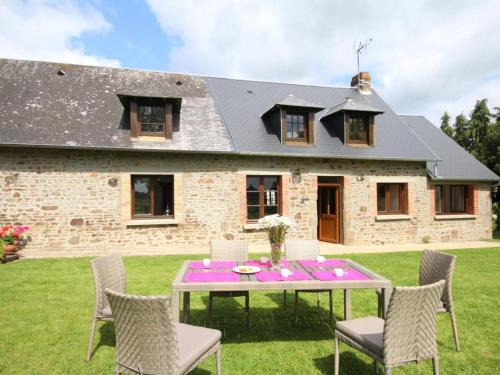 Maison ancienne avec jardin clôturé et billard à Passais - FR-1-497-238