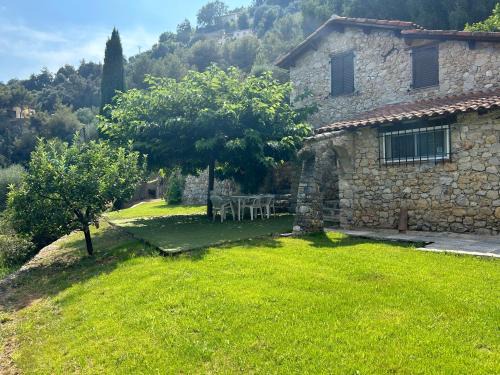 Maison en pierre, 3 chambres à 15 mn du centre de Menton et des plages