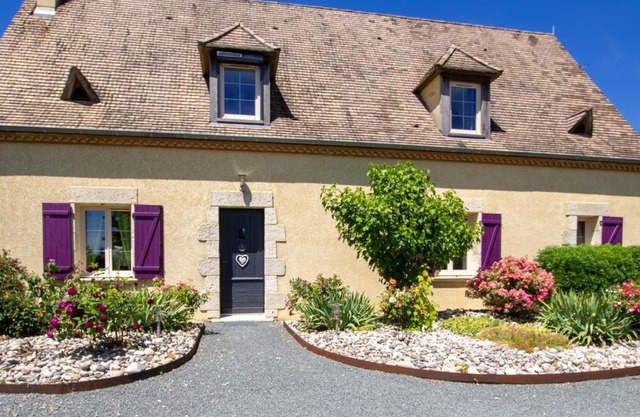 Maison spacieuse avec piscine chauffée, grand jardin et équipements bébé en Dordogne - FR-1-616-267