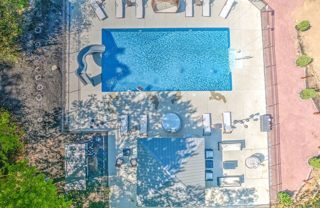 Majestic Cabin near all attractions Private Pool-Hot tub-Sauna-Theater-Game Room