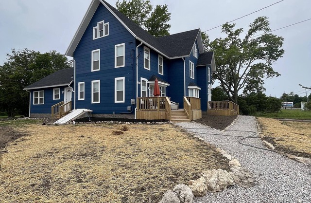 Make time for Lake Time! Close to all FERRIES, BEACHES, PARKS & CEDAR POINT!