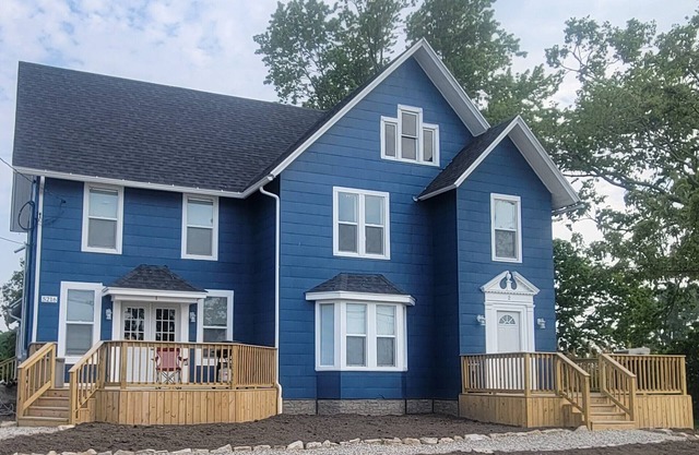 Make time for Lake Time! Close to FERRIES, BEACHES, & CEDAR POINT! Entire House