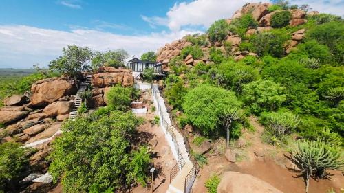 Makgobelo Lodge-The Glass House- Solar powered