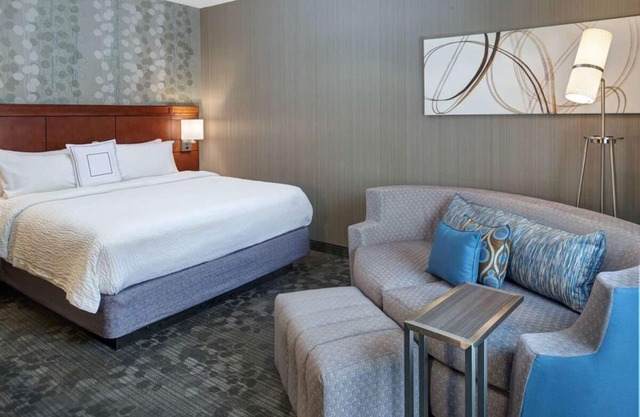 Making The Best Memories Along The Way! 2 Relaxing Units, Pool, Pets Allowed!