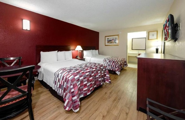 Making The Best Memories Along The Way! Pet-friendly, Pool, Free Parking!