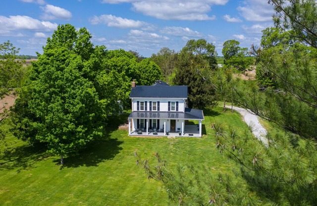 Mammoth Cave-Game Room-Buc-ee’s-Mint Casino-6 Beds-Stocked- wifi-StockedFirepit!