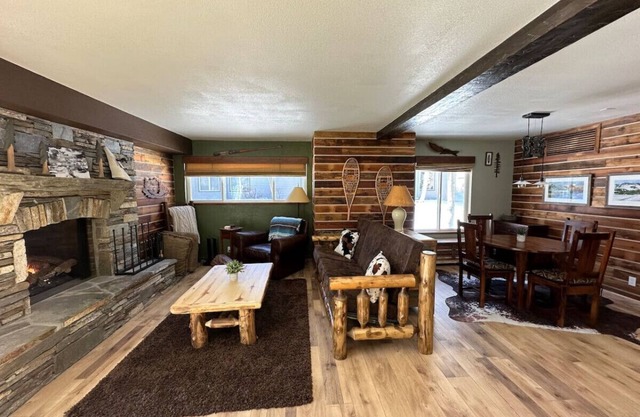 Mammoth Manor at Snow Creek