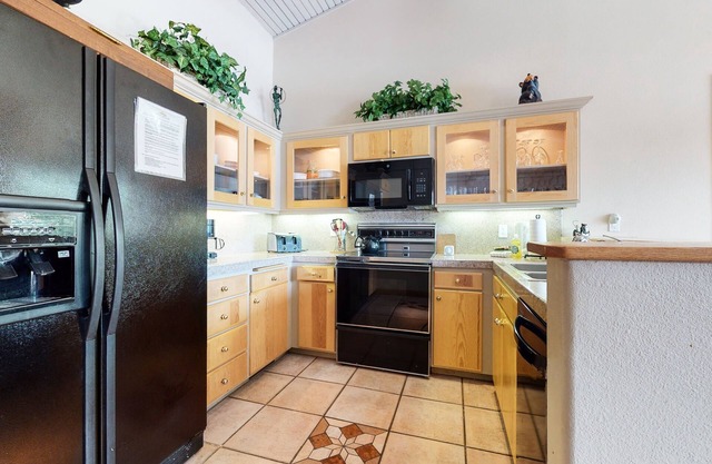 Mammoth West 137 Updated Deluxe Condo, Just A Short Walk to Canyon Lodge by RedAwning