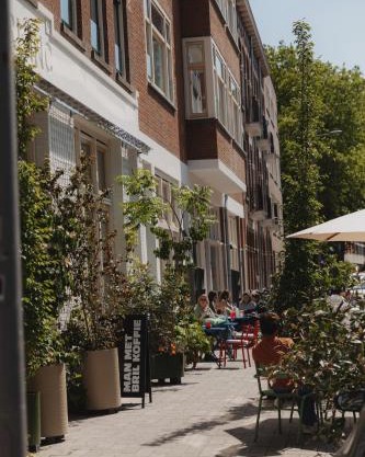 Man Met Bril Koffie Hotel