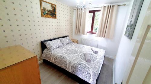 Manchester cosy 2-Bedroom Apartment Free WIFI and Parking