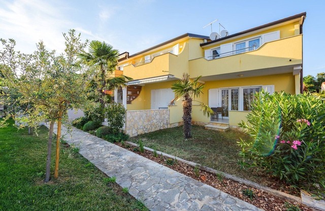 MANFROI house with apartments/Arancia apartment