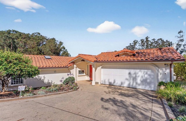 Manresa Meadows on Acreage!