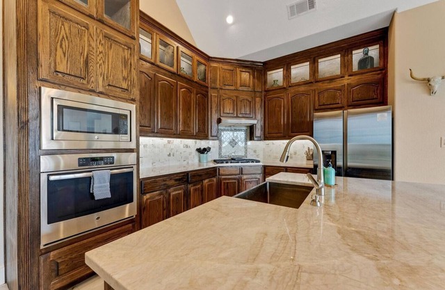 Mansion W/Theater, Game Room, Hot Tub & More