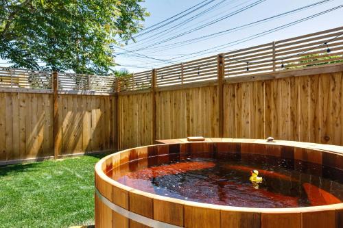 Maple Leaf Craftsman - Hot Tub, AC, Dog Friendly