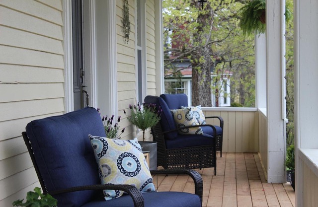 Maplehurst Manor B&B
