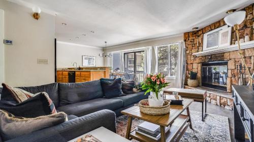 Marillac by AvantStay Gorgeous Ski Cabin w Balcony Patio