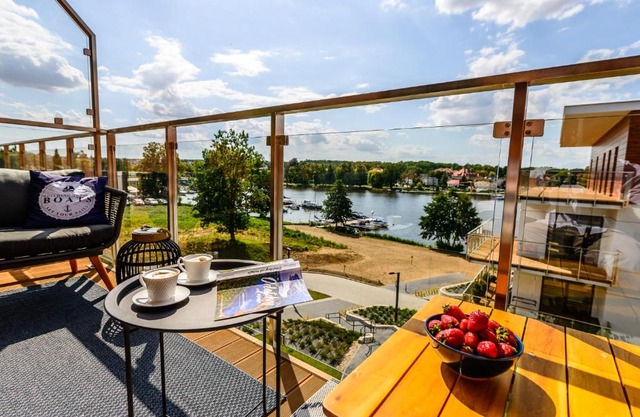 Marina View - super widok na jezioro, klimatyzacja, parking podziemny, winda, 2xTV z Netflix